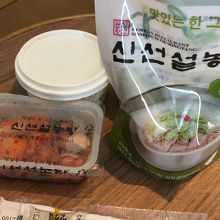 紙カップに移して食べます