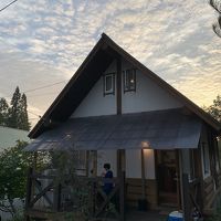 日暮れのコテージ