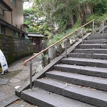 旧亀井邸は鹽竈神社の裏坂の途中にあって見逃しそうですが…、