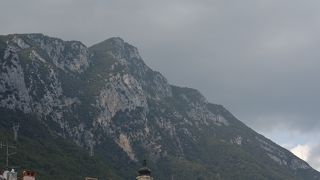 アルプス山麓、風光明媚なガルダ湖畔