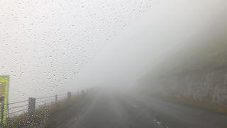 霧だと非常に見通しが悪いです