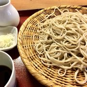 冷えた地ビールに深大寺そば