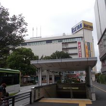 駅の西口からの景観です。