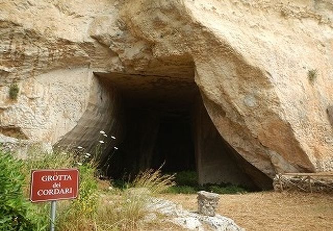 縄ない職人の洞窟