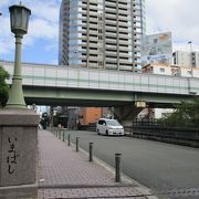 東横堀川に架かる橋の一つです