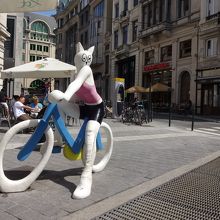 Statue La Chatte a Bicyclette