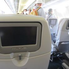 エコノミークラスの機内