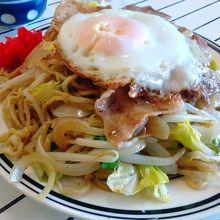 焼きそば 中盛 肉玉子入り