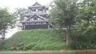 なんとも立派な3階建てのお城