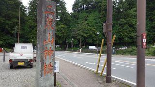 赤い欄干が印象的