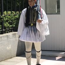 制服は19世紀に採用された伝統的なもの