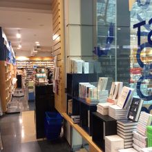 館内はこんな感じ………