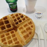 アメリカのＨＯＴＥＬ朝食　ワッフル焼くのが楽しい☆