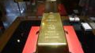 ギネス認定の金塊がある