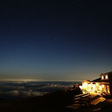 五の池小屋への宿泊がおすすめ。満天の星