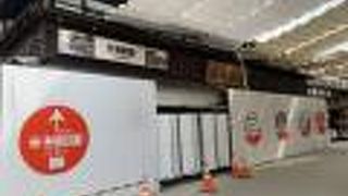 改装工事中。道路脇で営業中