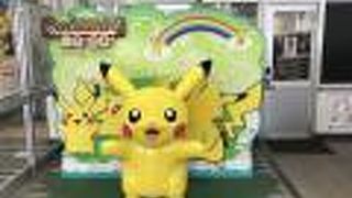 東北本線一ノ関駅：ポケモン列車停車中