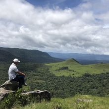 プノンクノンプサーからもう二つの山が見えるスポット