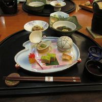 夕食は上品な味付けで美味。