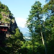 山を登ります