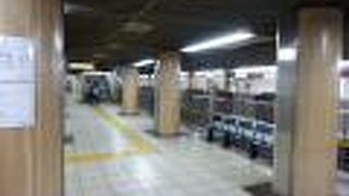 車両は快適ですがホームは今ひとつです