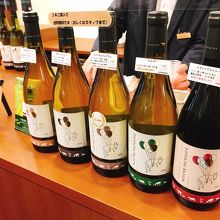 工場見学ツアー後の試飲運転者と子供はジュースをいただきました