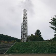 富良野開基９０周年時に建てられたそう「北雪の塔」