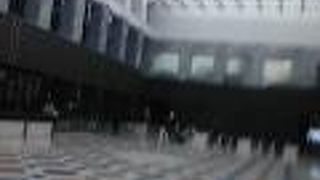 大型のオフィスビル