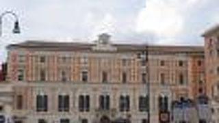 サンシルヴェストロ教会や中央郵便局