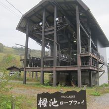 栂池ロープウェイへ乗継ぎ