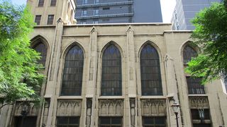 オフィス街にある教会