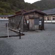 小屋　男湯