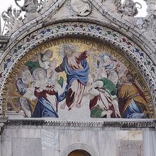 サン マルコ寺院のファサードの壁画