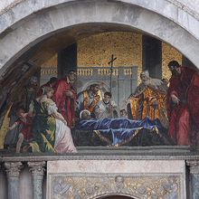 サン マルコ寺院のファサードの壁画