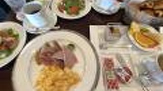 最高のロケーションで朝食