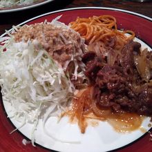 付け合せのナポリタンが嬉しい