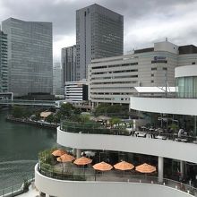 横浜スカイビルやそごうが見えます。