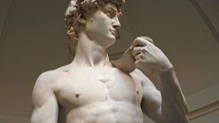 ダヴィデ狙いで混雑します。