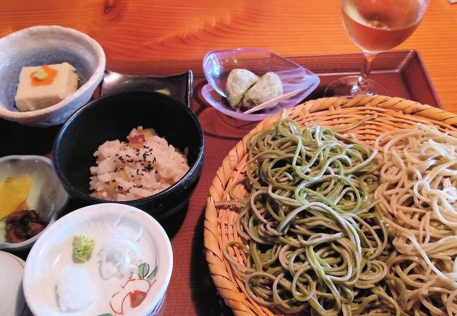 山の上にあるおいしいお蕎麦屋さん