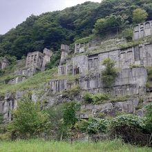 事務所見学の後は、周辺の鉱山遺構も見て行きましょう。