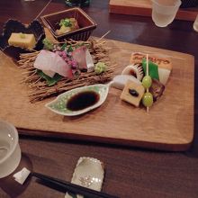 なかなか凝った前菜盛り。