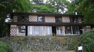 オシャレな外観の建物