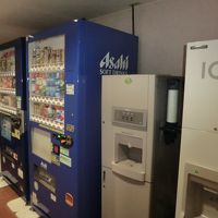 ホテル階の自販機コーナー。氷と冷水・お茶・熱湯は無料。