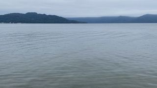 大きくて綺麗な湖です