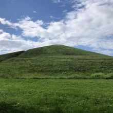 丘に登ります。