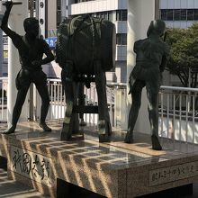 太鼓を叩く子供達