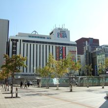 札幌駅の南口、東側にある駅ビルです