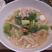 タイの汁そば（センレック ナーム）です。