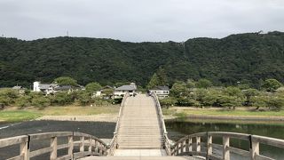 橋を下から見上げるのもおすすめです