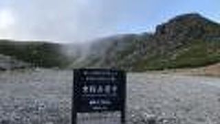 乗鞍エコーラインからバスで乗鞍岳にいく時の最終点バス亭です。降りたすぐのところに、いろんな旅館もあり、神社もありました。近くに階段を登れば、１０分くらい魔王岳にいくこともできました。おすすめのところでした。